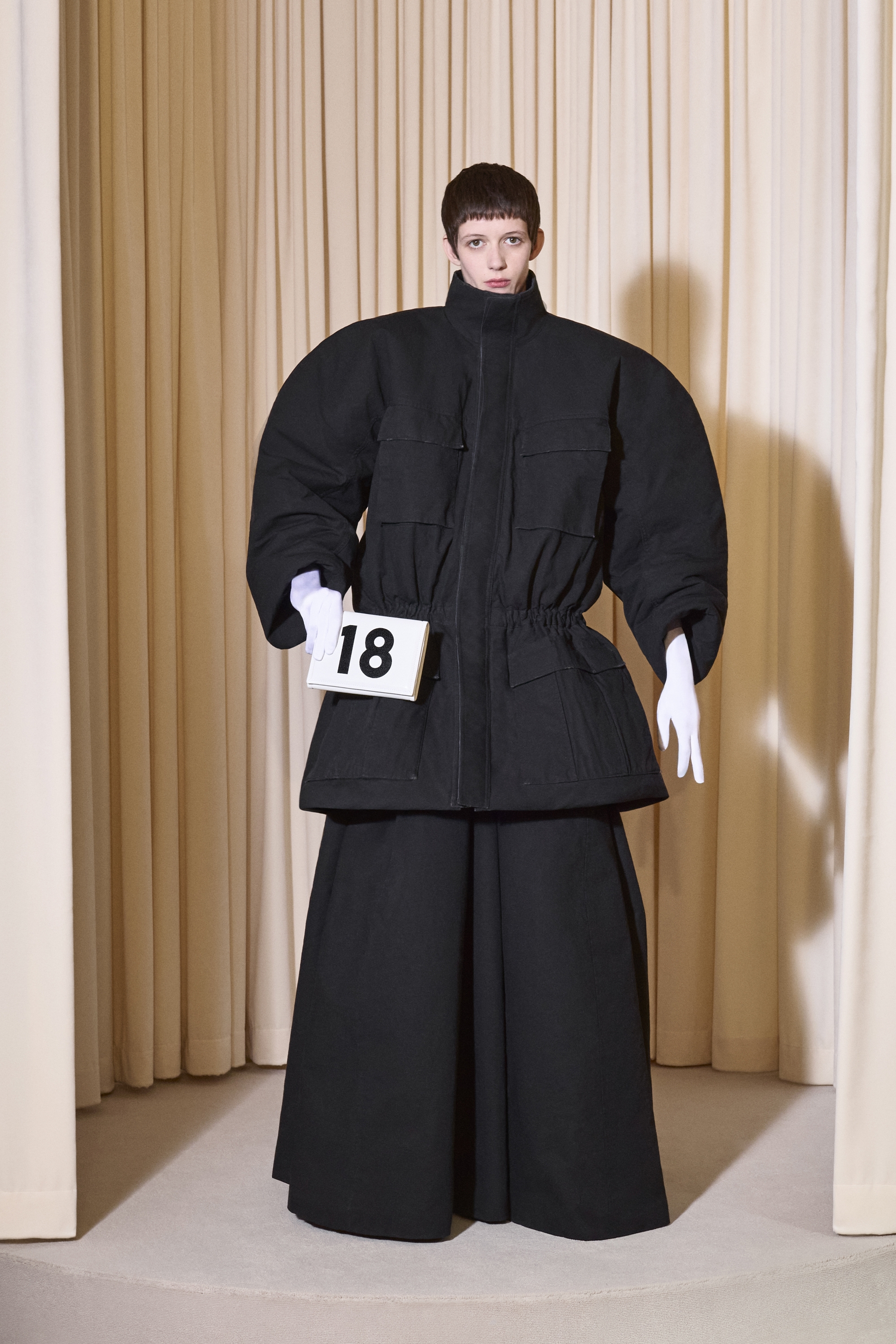 COUTURE 53RD 2X3 2000x3000 0084 Balenciaga Couture24 LOOK 18 FRONT ISABEL 4137
